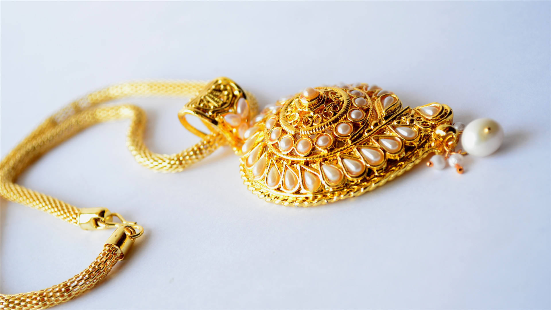 璀璨流光 珠寶首飾高清桌面壁紙的藝術與收藏